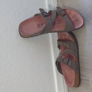 Birkis Sandals in Taupe W11